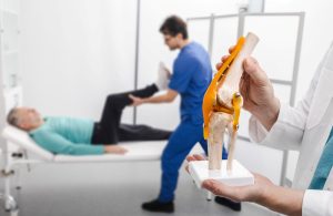 Рехабилитация след смяна на тазобедрена става – защо е толкова важна и как протича